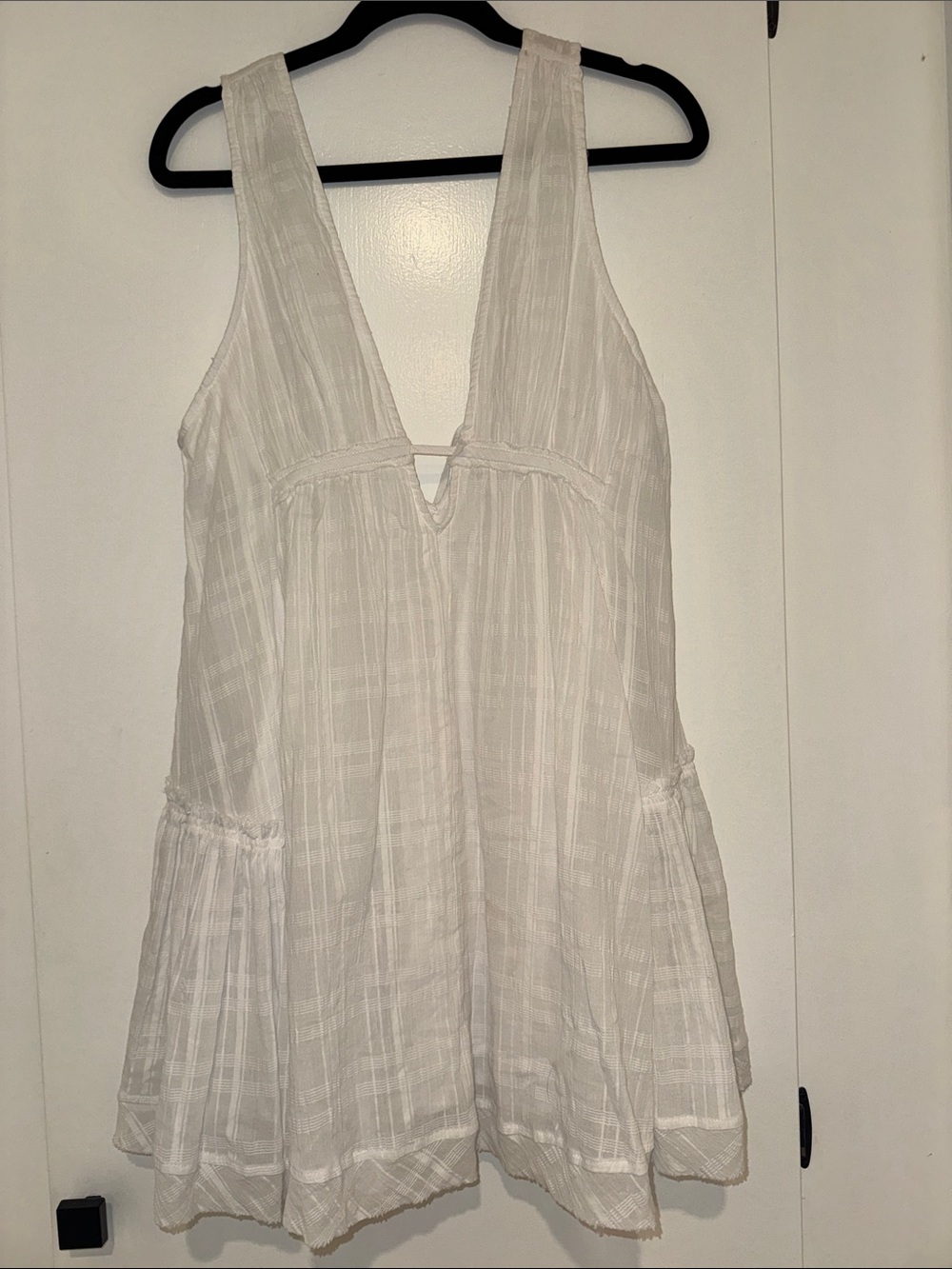 White V-Neck Sleeveless Summer Dress